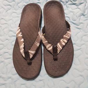 Vionic flip flops in excellent condition